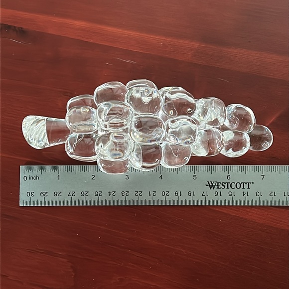 Steuben Crystal Grape Figurine Paperweight - Picture 3 of 8